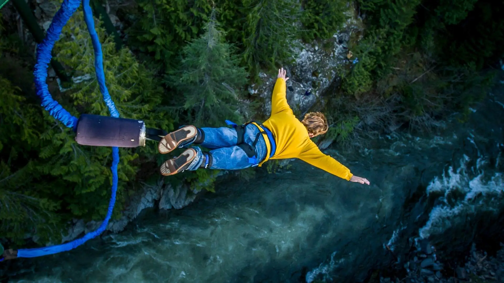 Bunjee jumping at Bhotekoshi